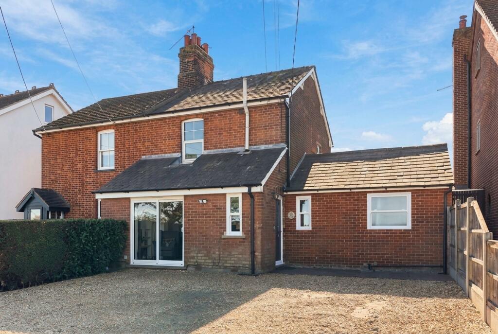 3 Bedroom Semi-Detached in SS15 4BZ