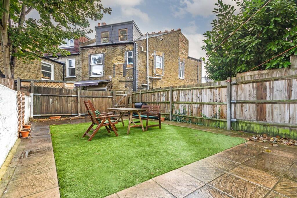 Apartment in London - More