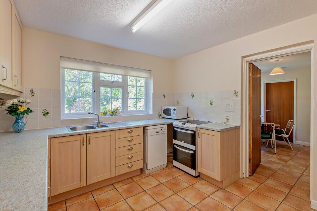 House in South Ascot, Sunninghill and Ascot - More