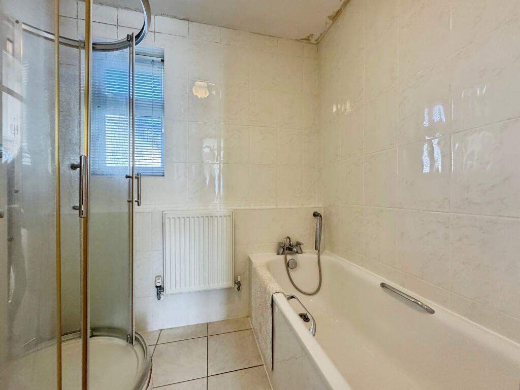 Stratton Close, Edgware, HA8 photo 4