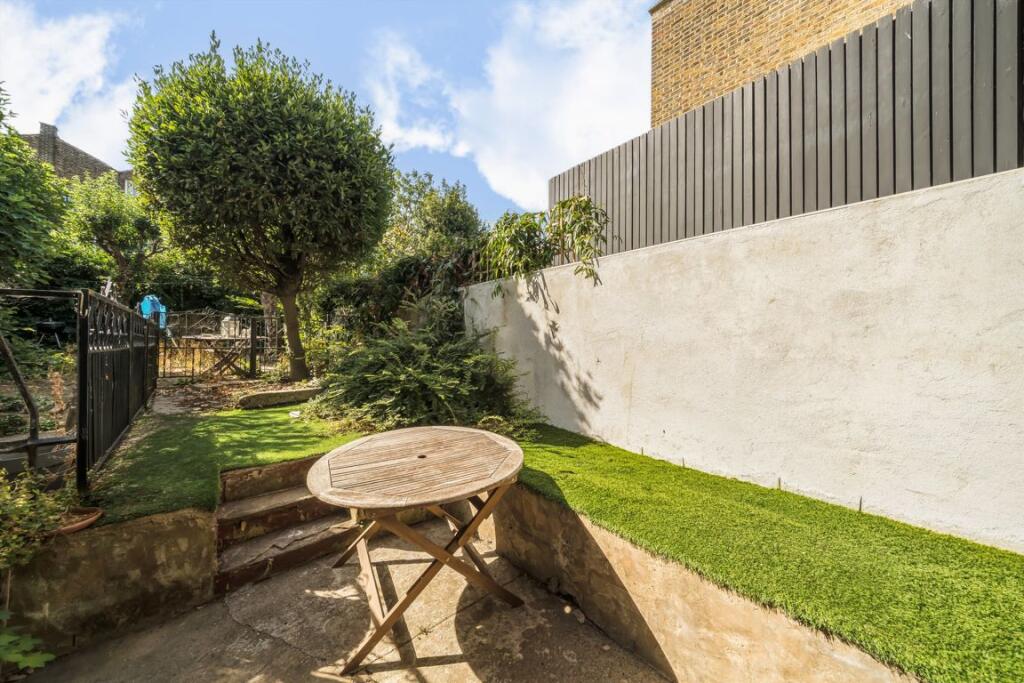 Apartment in London - View 5