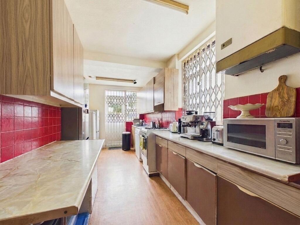House in London - View 2