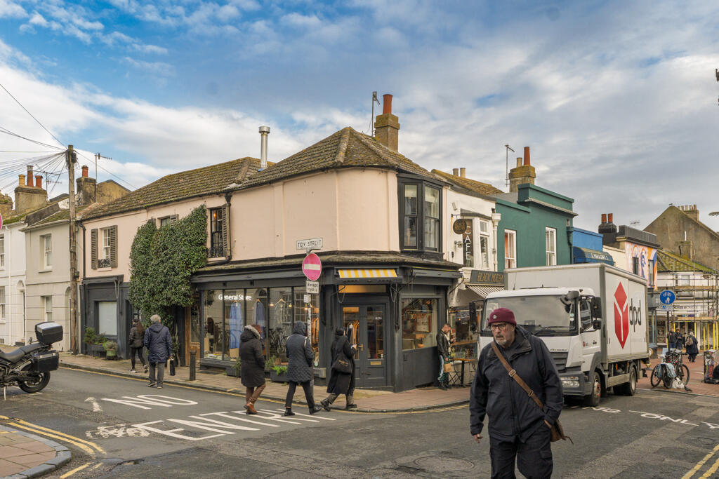 Main image of property: 102 Gloucester Road, Brighton BN1 4AP