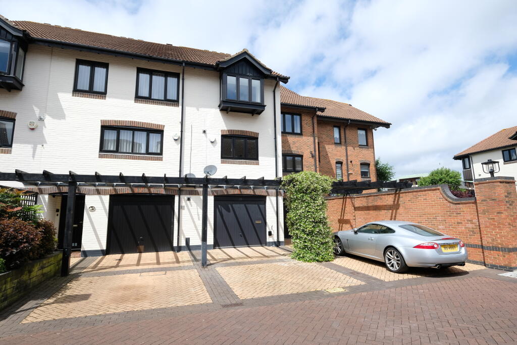 Main image of property: Calshot Court, Southampton, SO14 3GR