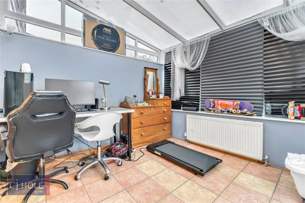 5 bedroom semi-detached house for rent
