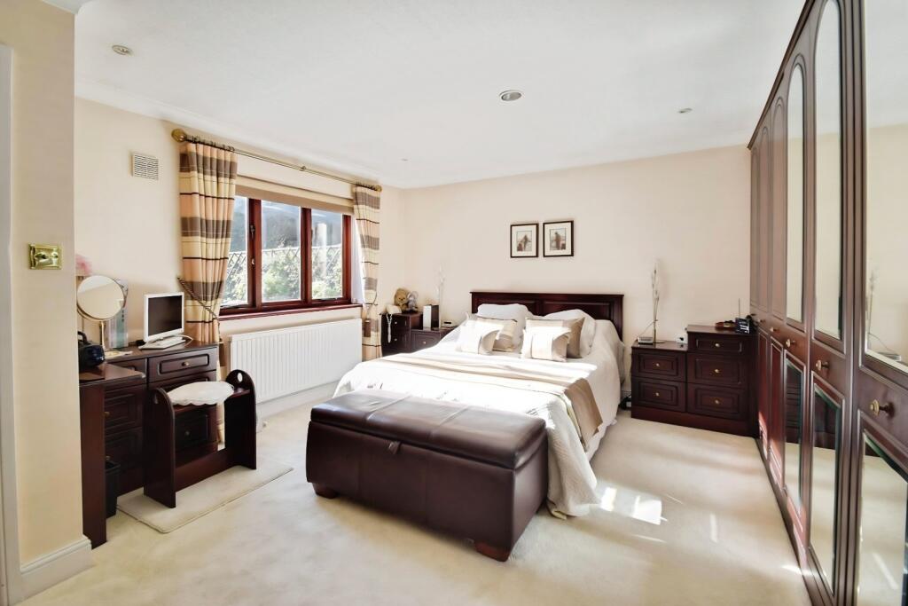 House in St Albans, Smug Oak, St Stephen - More
