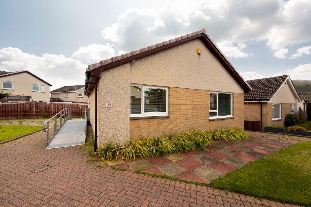 Main image of property: 35 Howe Park, Edinburgh, EH10 7HG