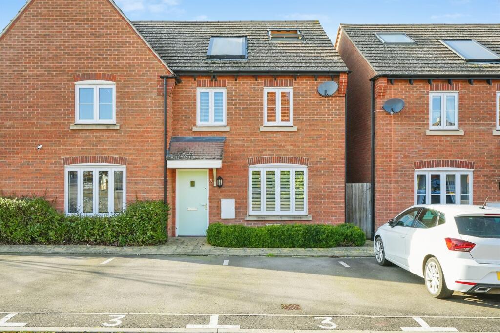 Main image of property: Dan Read Parade, Didcot