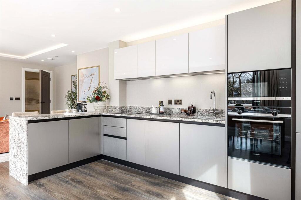 1-bed flat on Gower Road, Weybridge, KT13, £500,000