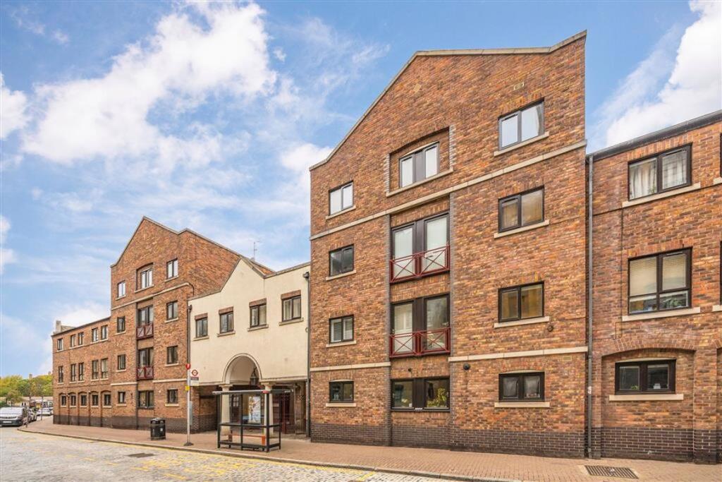 Apartment in London - More