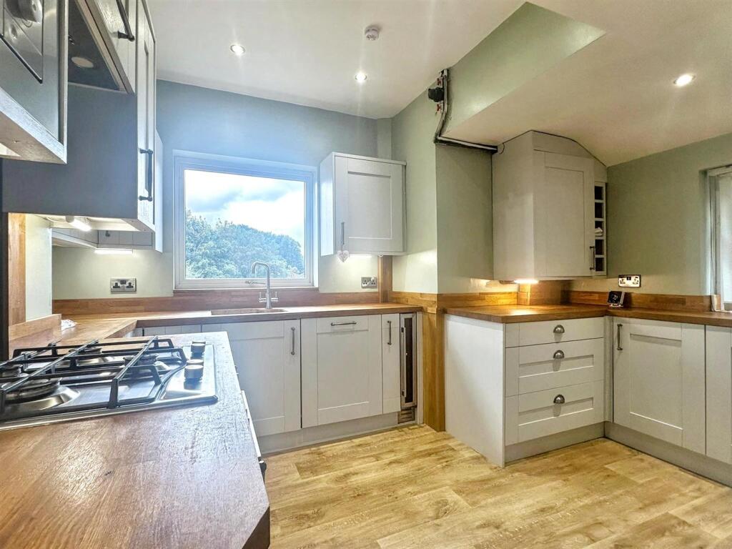 House in Stoke-on-Trent - More