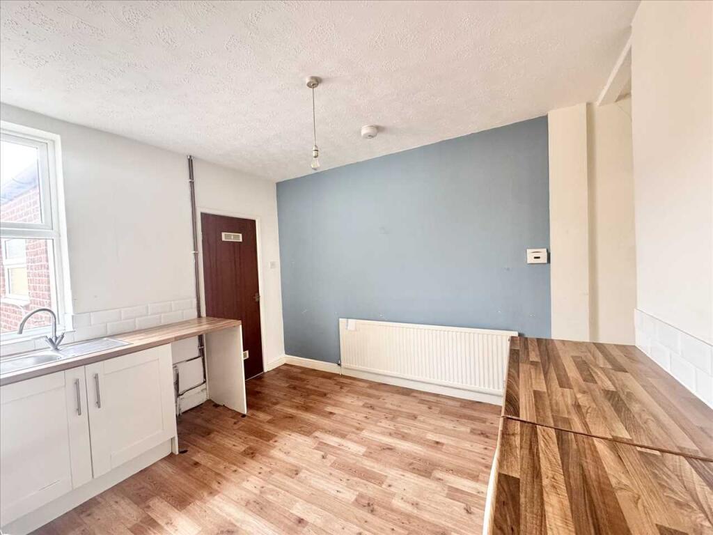 House in Nottingham, Nottinghamshire - More