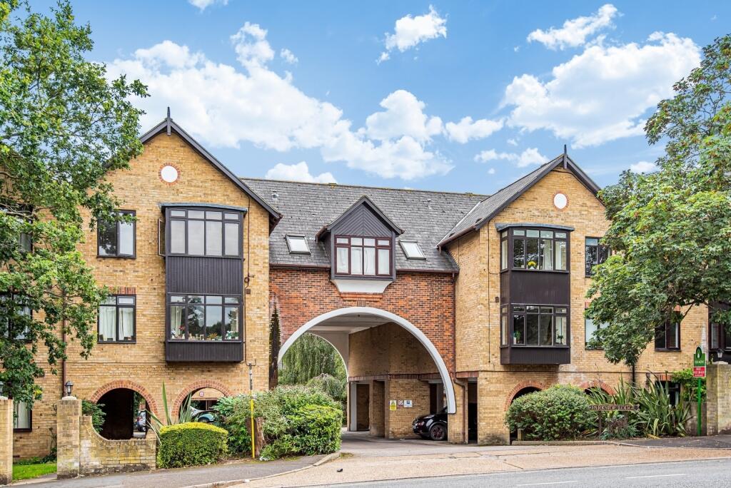 Main image of property: Erith Road Belvedere DA17