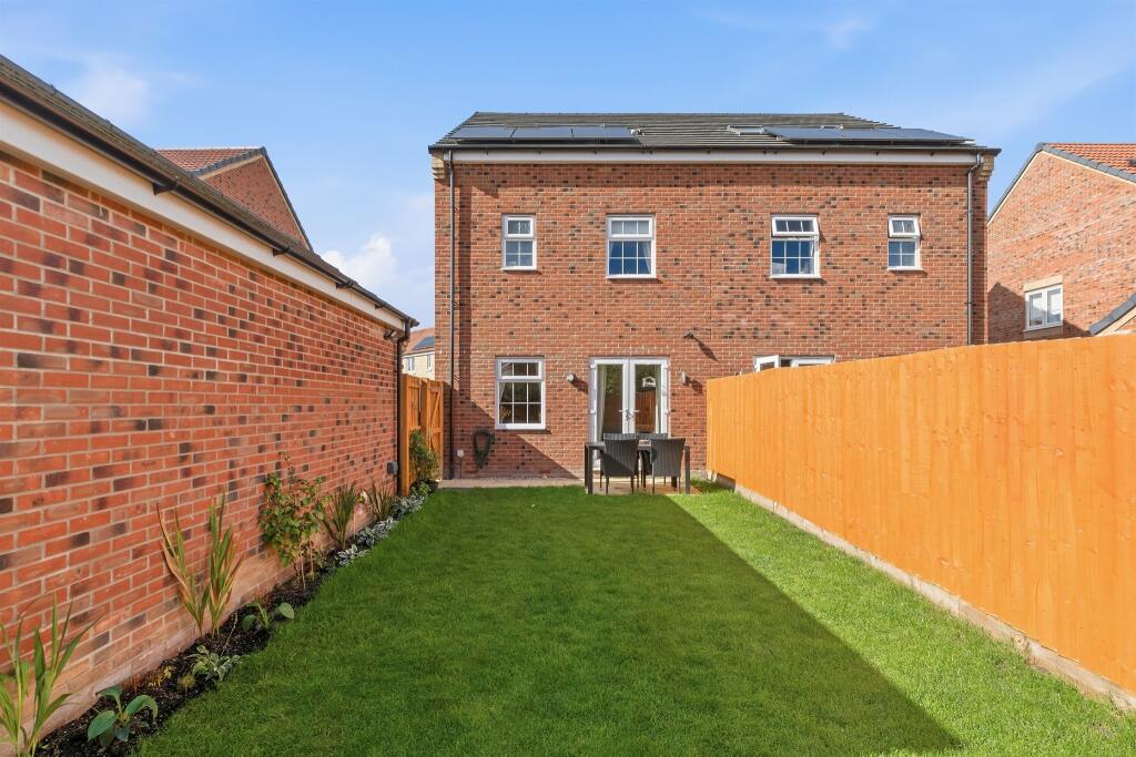 House in South Kesteven, Corby Glen - View 2