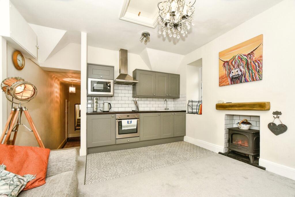 6 Victoria Road, Cirencester, GL7 photo 4