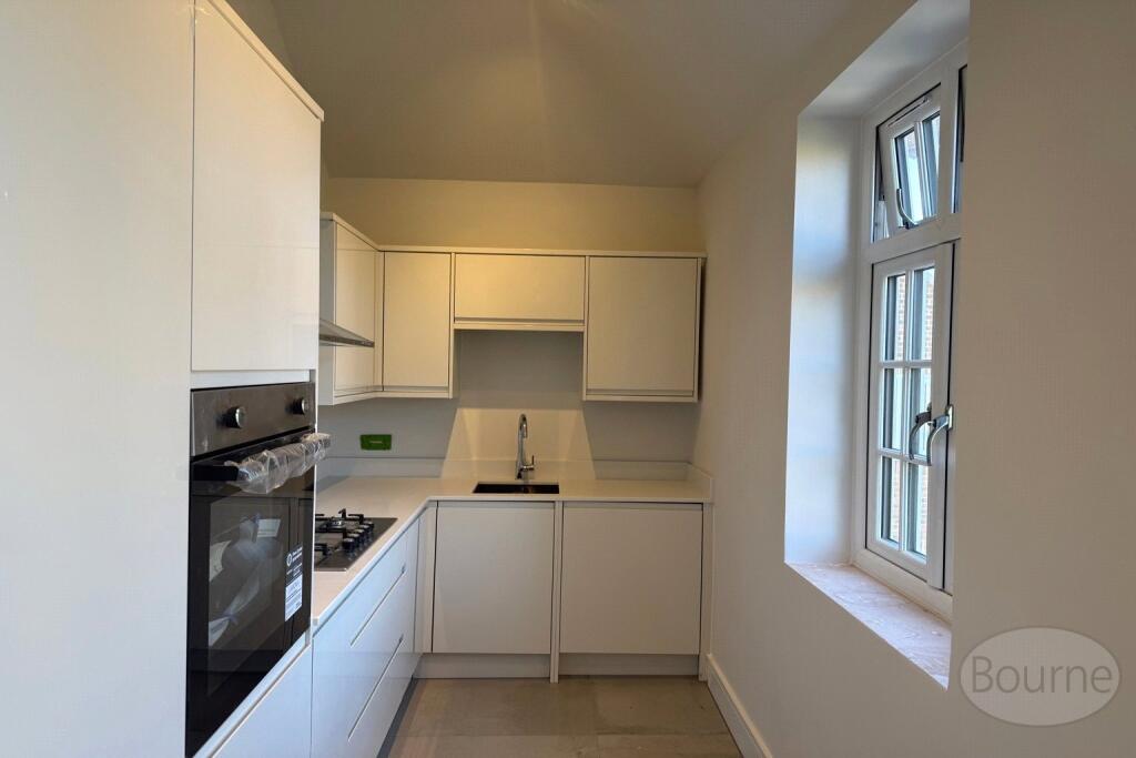 Apartment in Elmbridge, Cobham - View 3