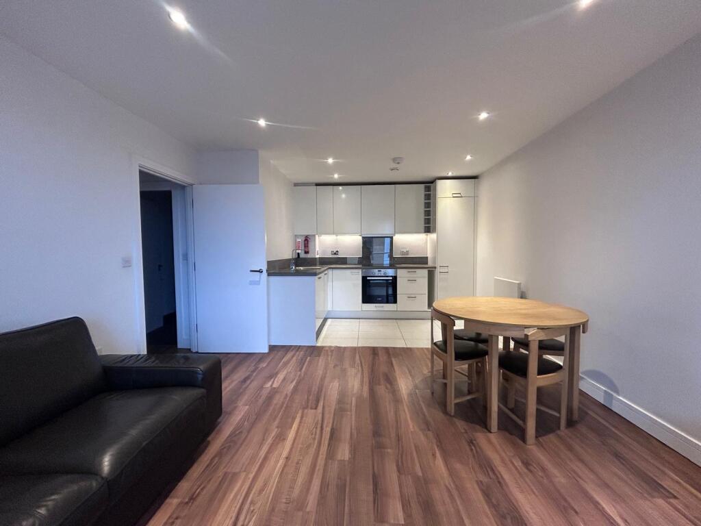 Apartment in Reading - View 4