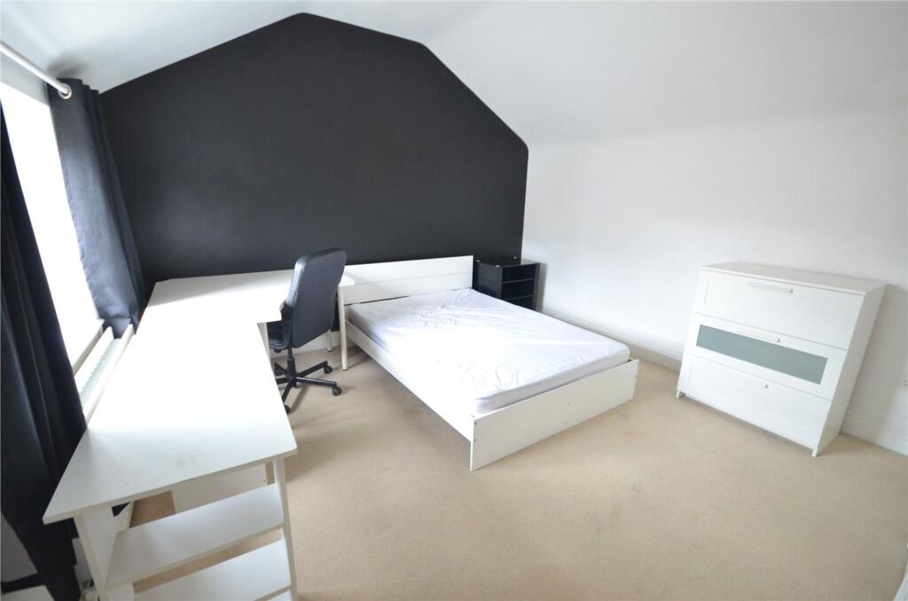 Apartment in Waverley, Farnham - View 4