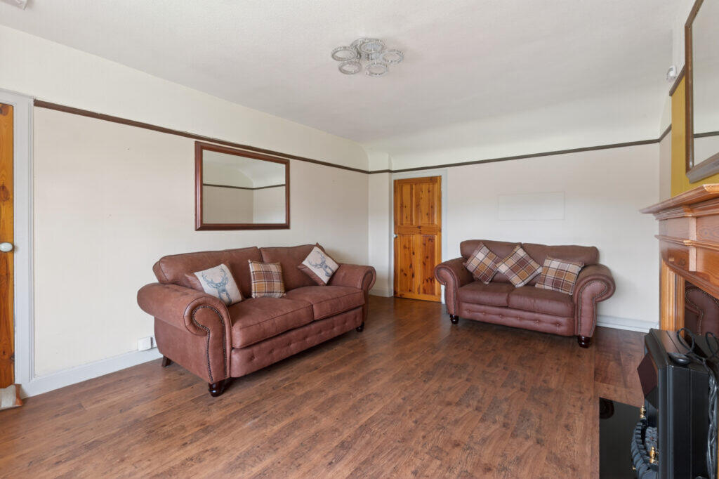 45 Old Burdiehouse Road, Edinburgh, Eh17 8BJ photo 4