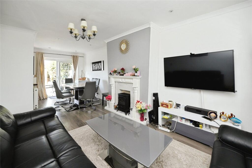 House in Romford - More