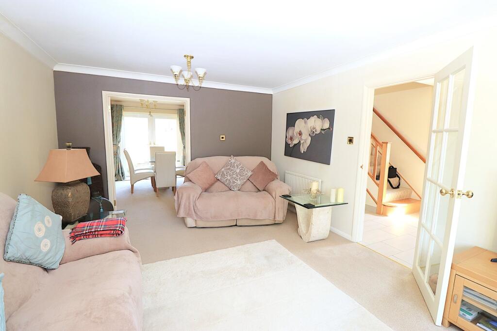 Sheffield Close, Farnborough, GU14 photo 4