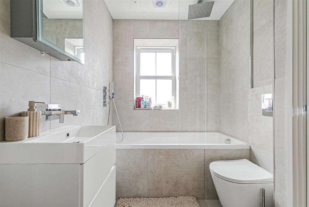 Apartment in Epping Forest, Buckhurst Hill - View 4