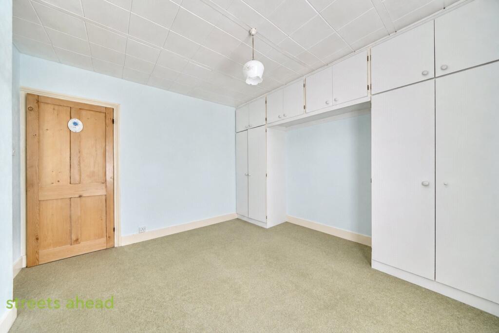 House in Croydon - View 3