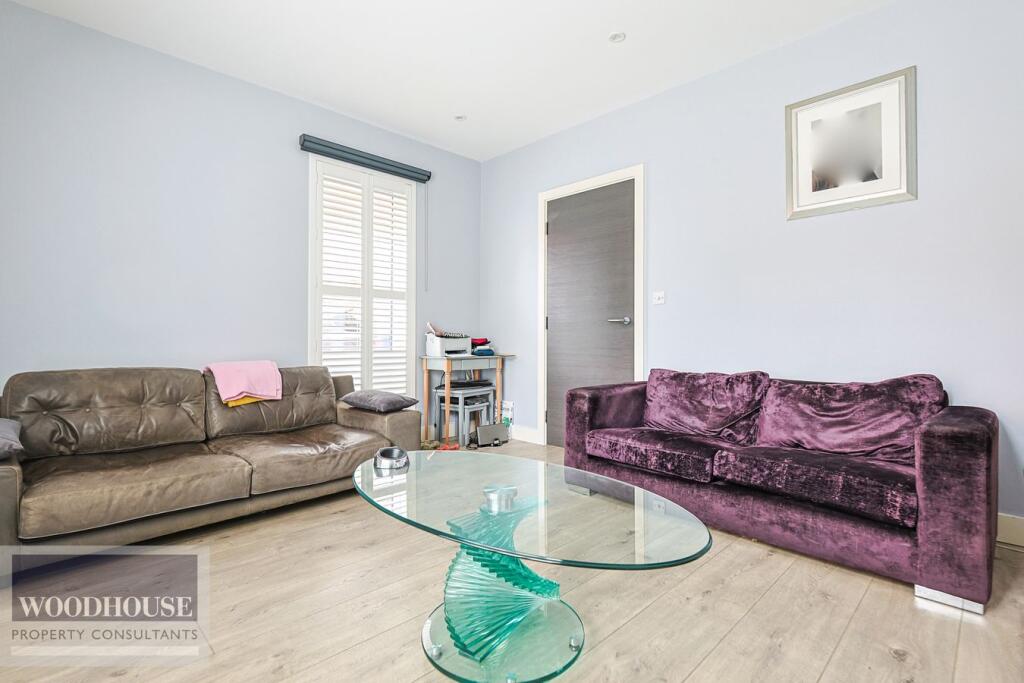 House in Enfield - View 4
