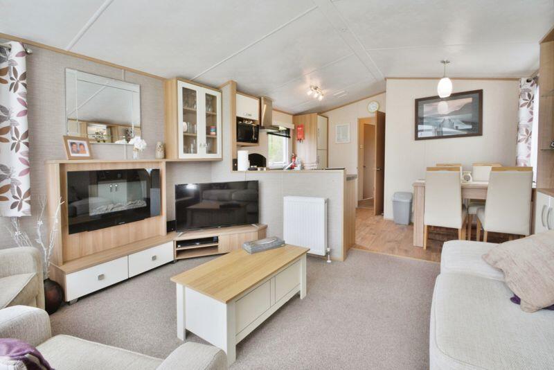 2-bed detached on Mallard Lake, Cotswold Hoburne, Cotswold Water Park, £34,995