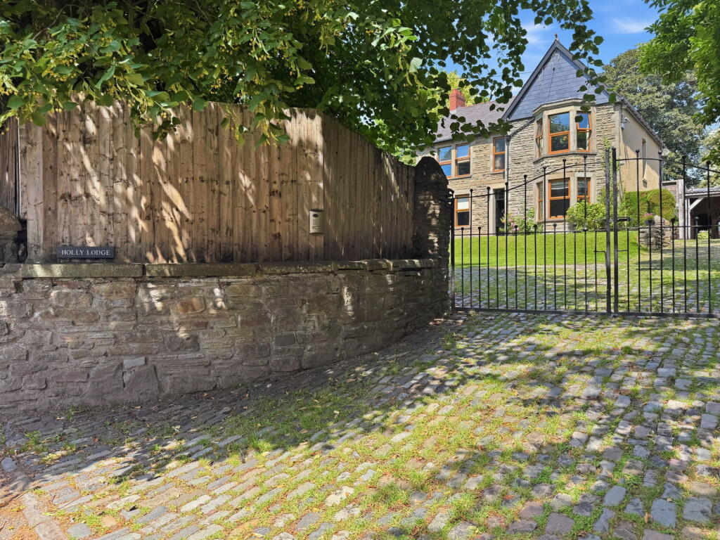 House in Blackwood, Caerphilly - View 3