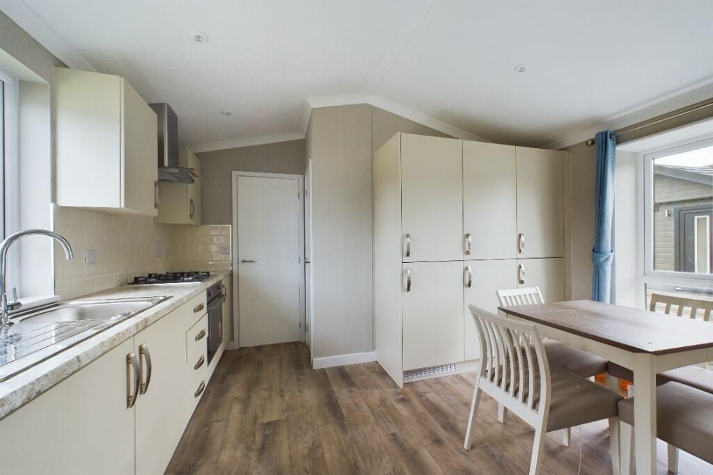 Cudworth Park, Burnt Oak Lane, RH5 photo 4