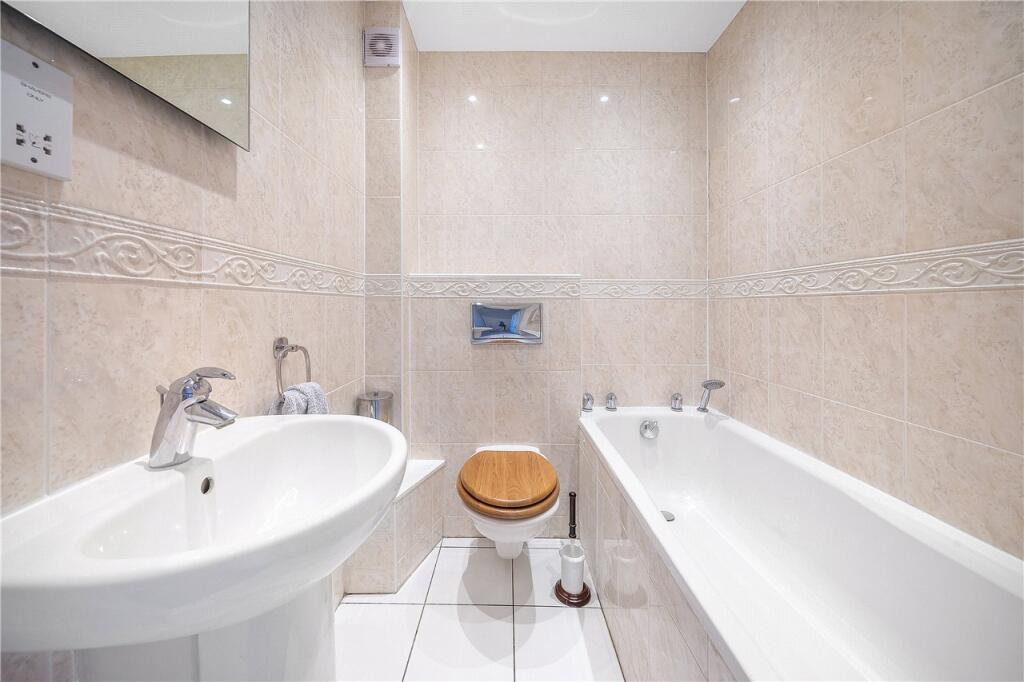Bucknall Way, Beckenham, BR3 - More