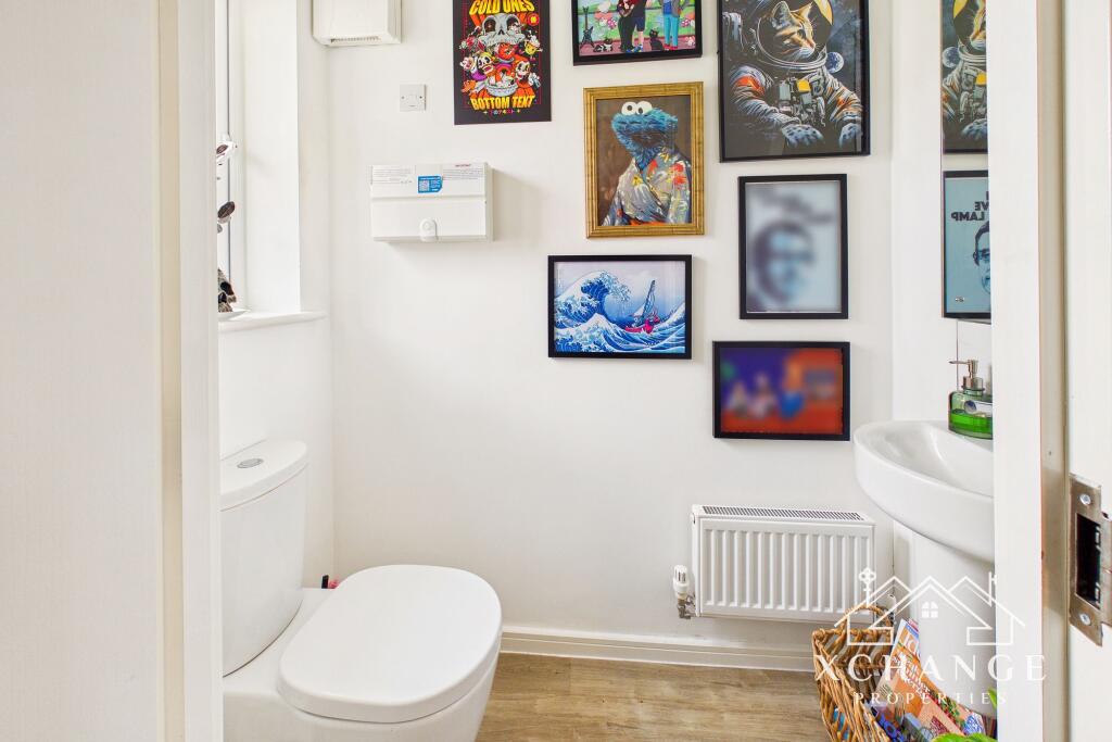 House in Nuneaton and Bedworth, Warwickshire - More