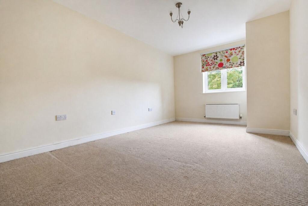 Apartment in Spelthorne, Upper Halliford - View 5