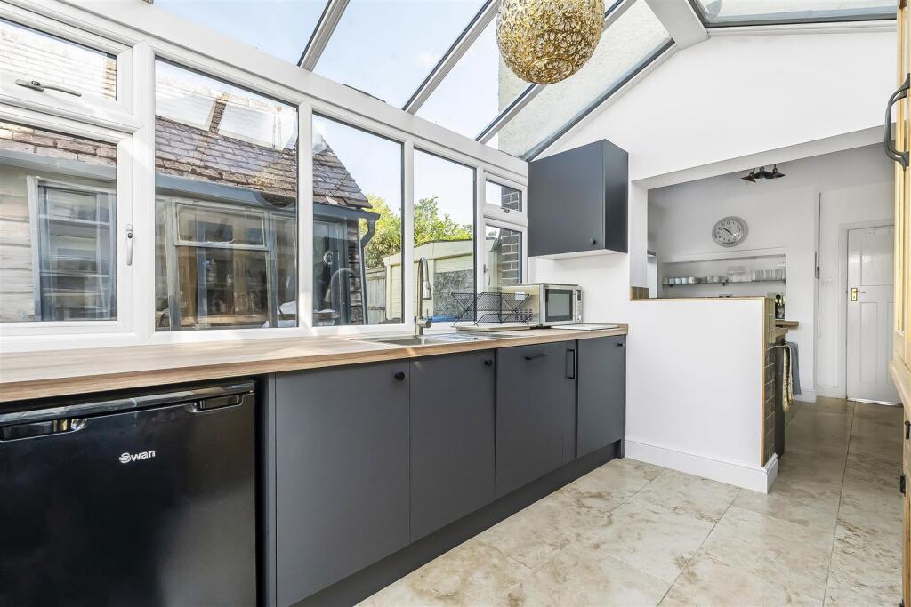 House in Tandridge, Godstone - More