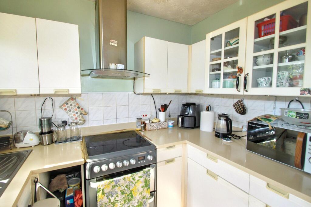 Apartment in Ilford - More