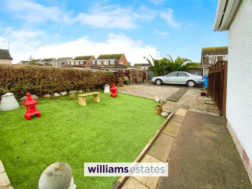 Beverley Drive, Prestatyn, LL19 photo 4