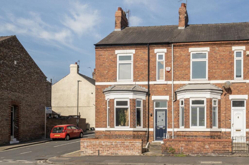 3-bed terraced on Huntington Road, York, YO31 8RR, £325,000