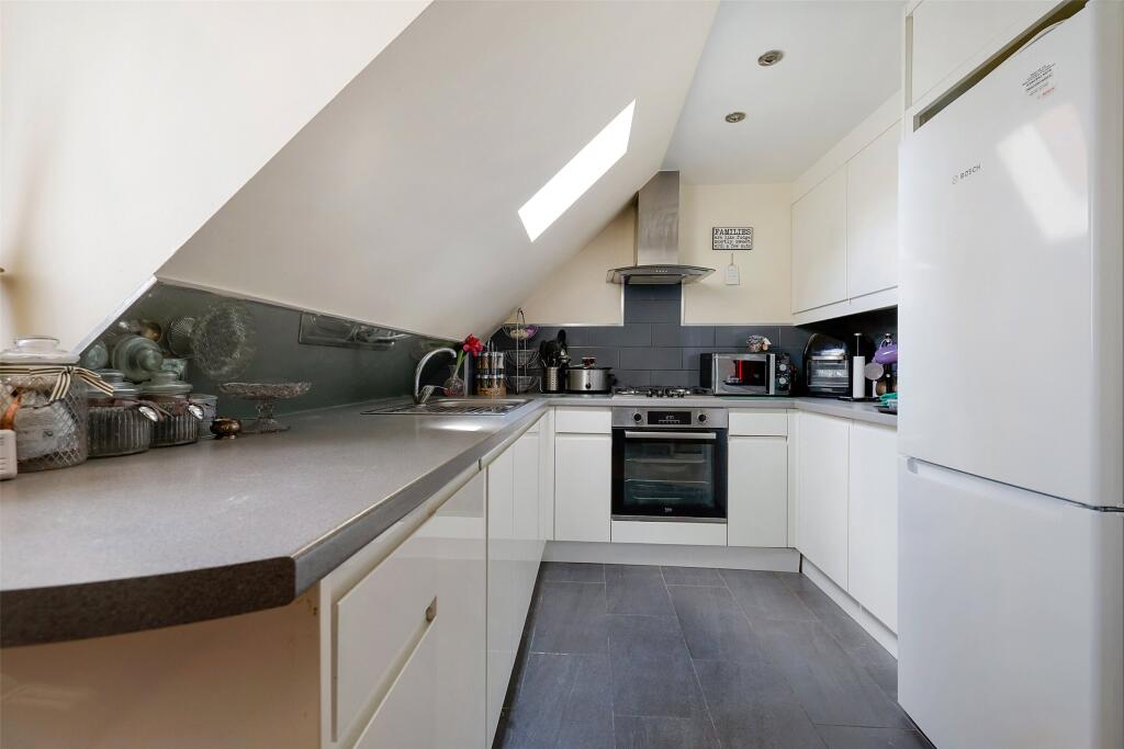Apartment in Redhill - View 3