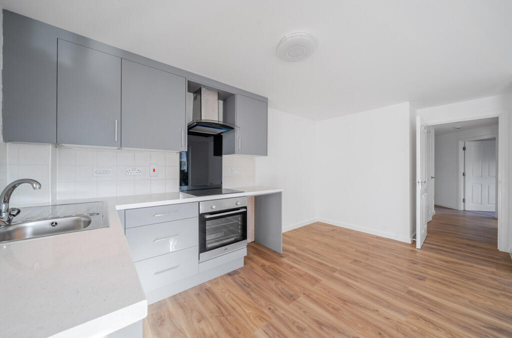 Cirrus Drive, Shinfield, Reading photo 3