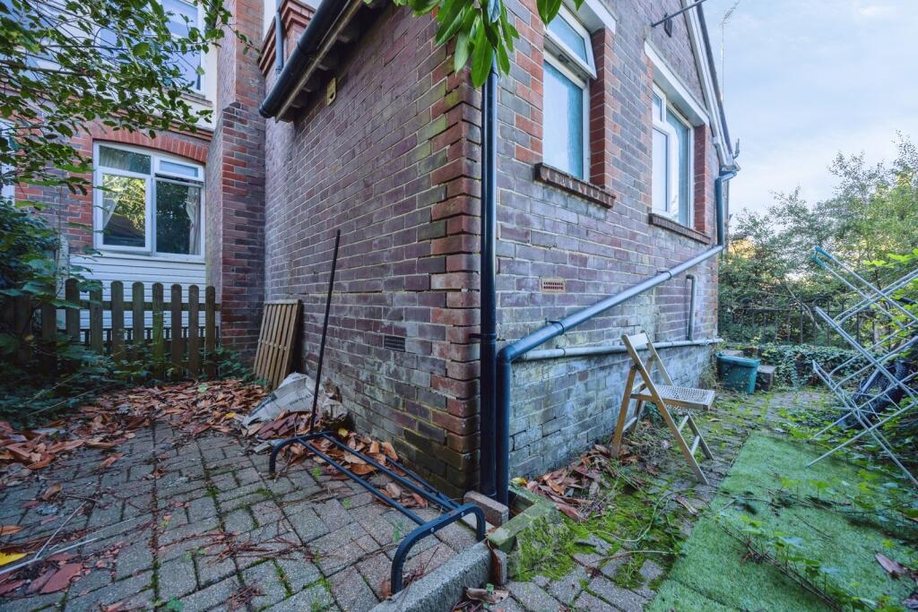 Apartment in Waverley, Crownpits, Godalming - More