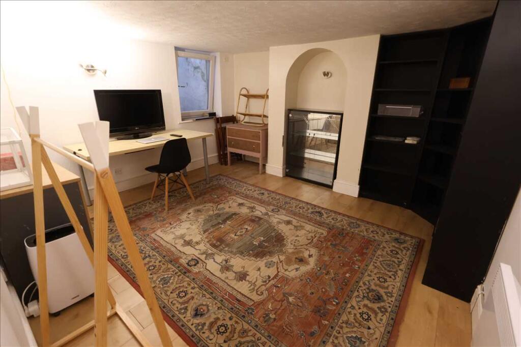 House in Milton Keynes, Wolverton and Greenleys - View 5
