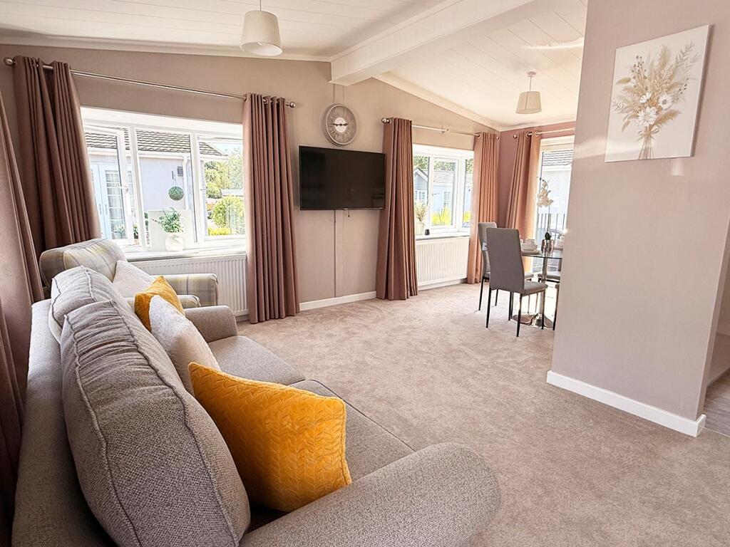 House in Berkshire, Warfield - More