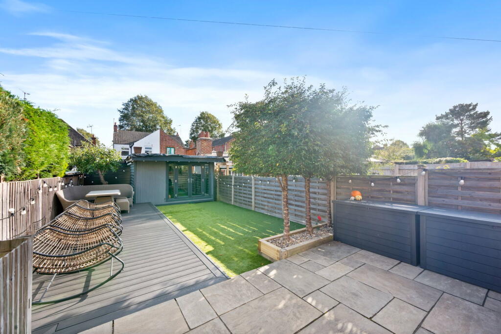 Neale Avenue, Kettering  NN16 photo 2