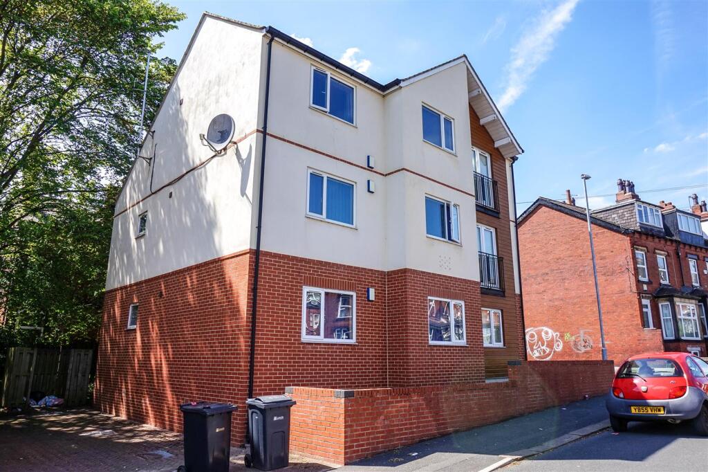 Main image of property: Headingley Ave, Leeds