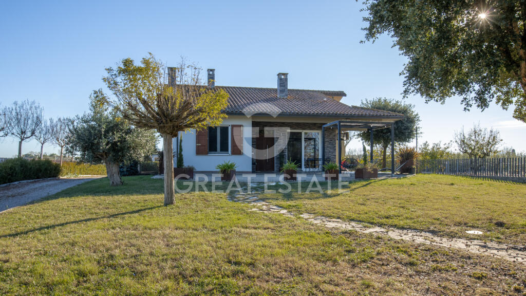 Main image of property: Umbria, Perugia, Castiglione del Lago