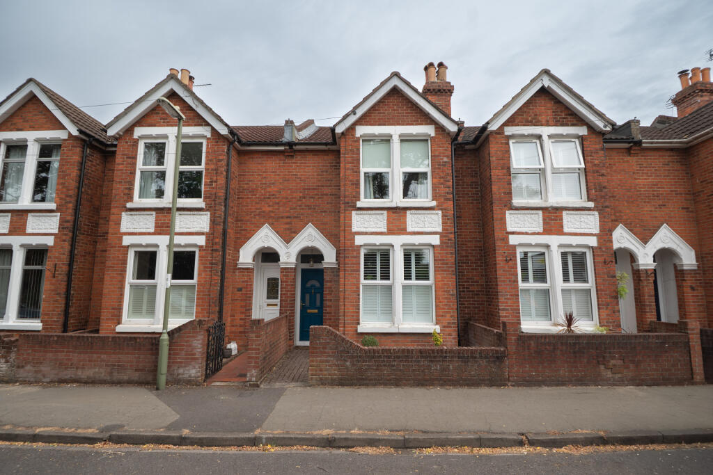 Main image of property: Dutton Lane, Eastleigh, SO50