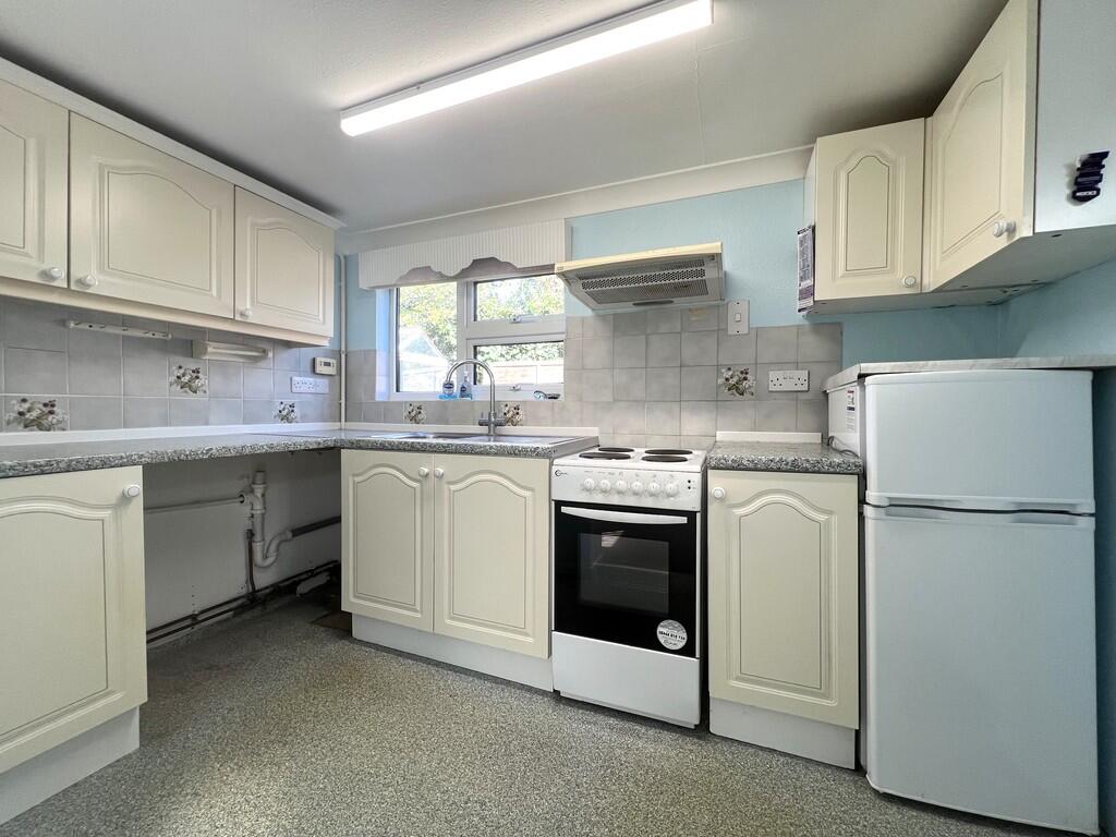 Horsegate Gardens, Chatteris, Cambs., PE16 6NH photo 2