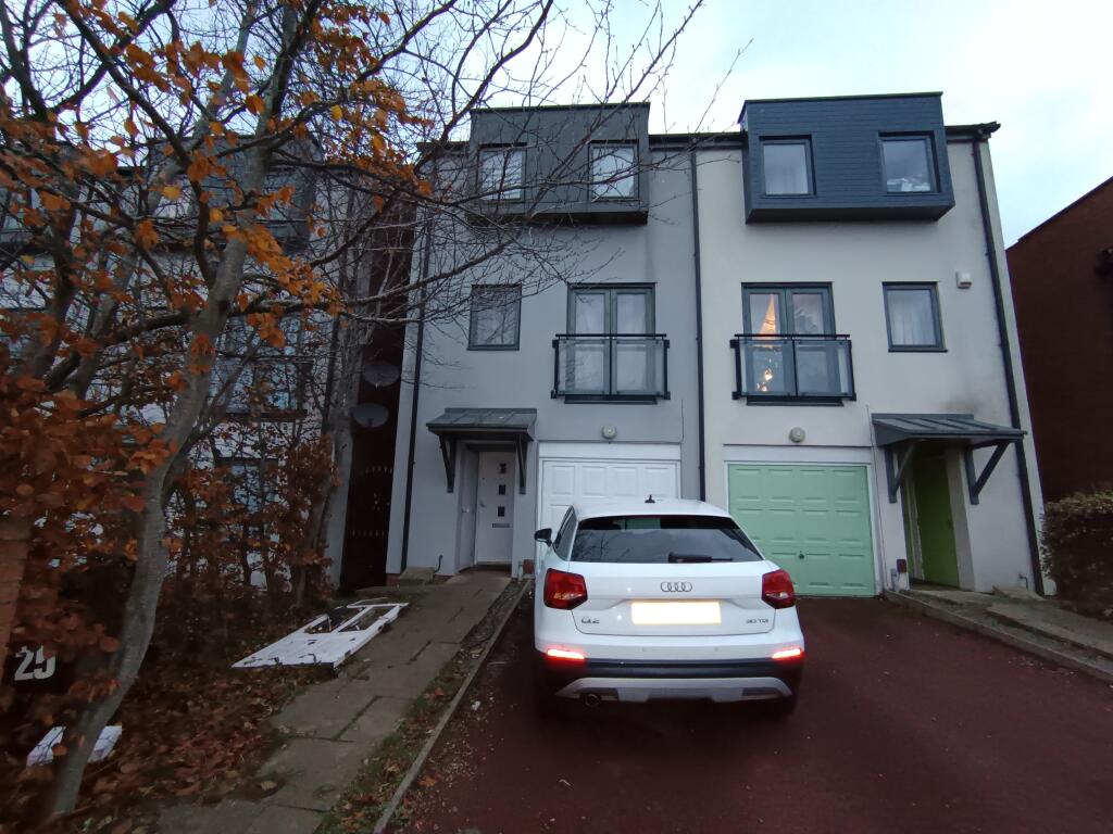 4-bed semi-detached on 25 Juliet Grove, Wolverhampton WV10 9LJ, £140,000
