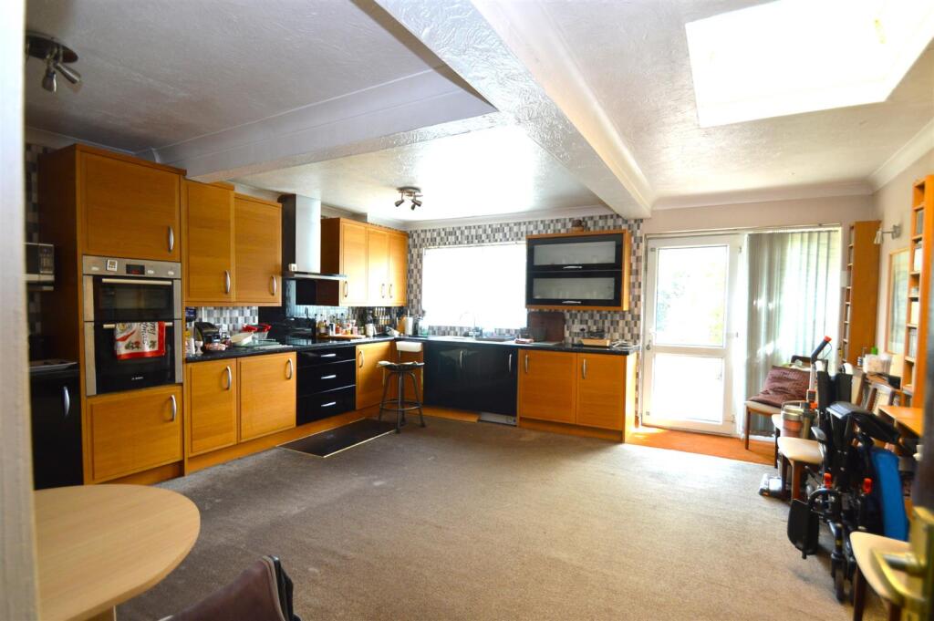 House in Southend-on-Sea - View 4